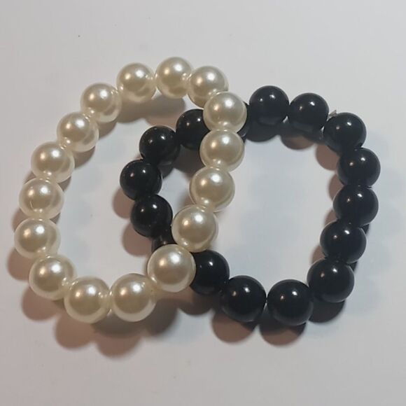 2 bracelets - Picture 1 of 3